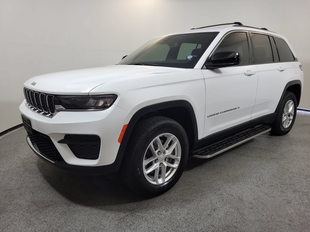 Used 2024 Jeep Grand Cherokee Laredo X w/ Trailer Tow Package RWD image 3