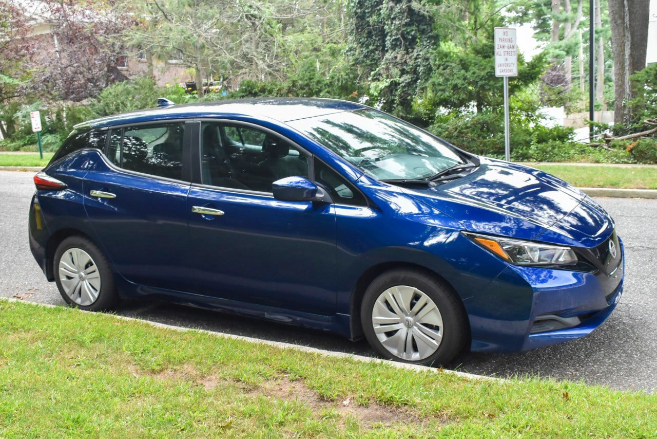 Used 2025 Nissan Leaf S FWD image 10
