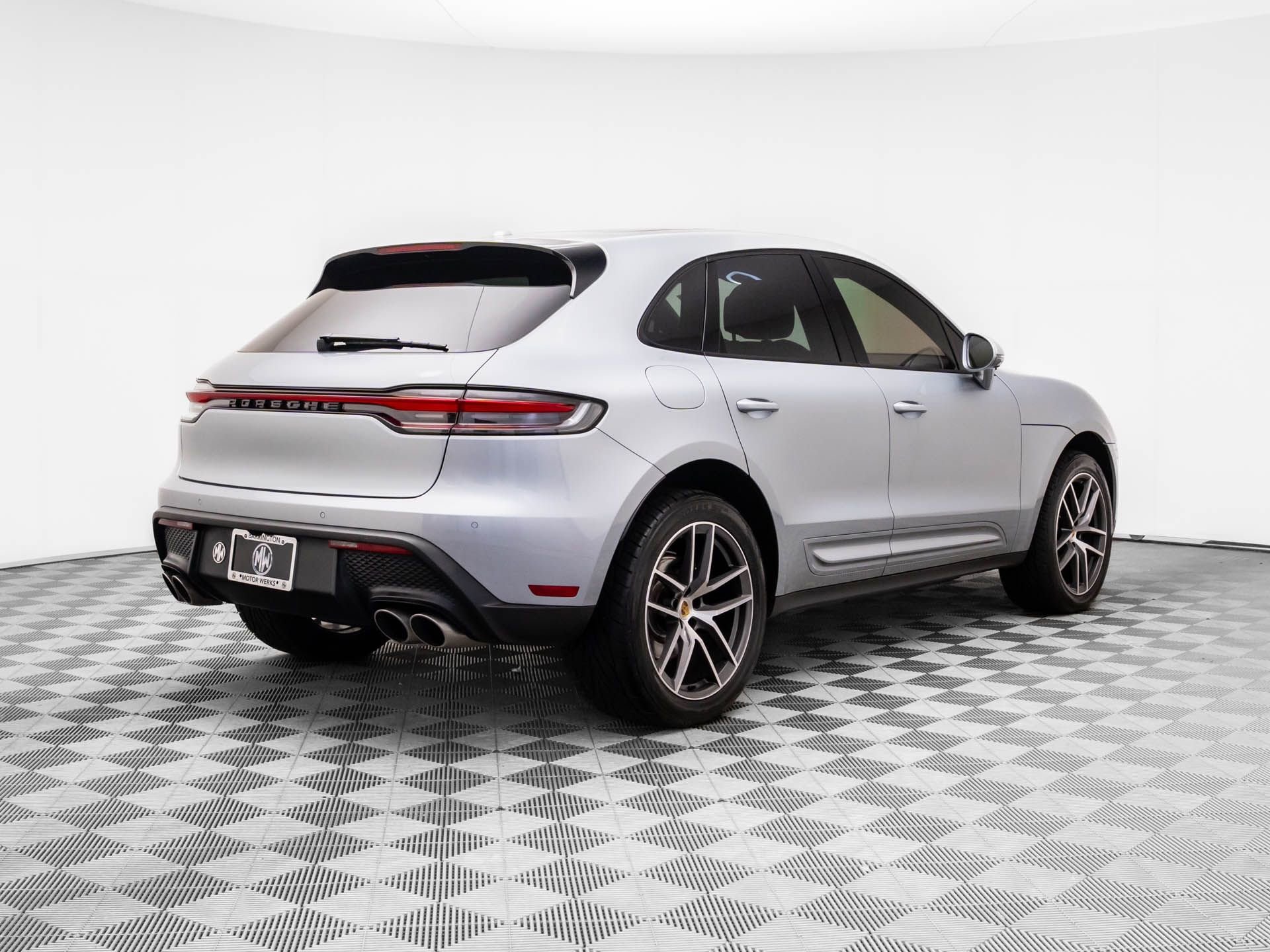 Used 2022 Porsche Macan S w/ Premium Package image 5