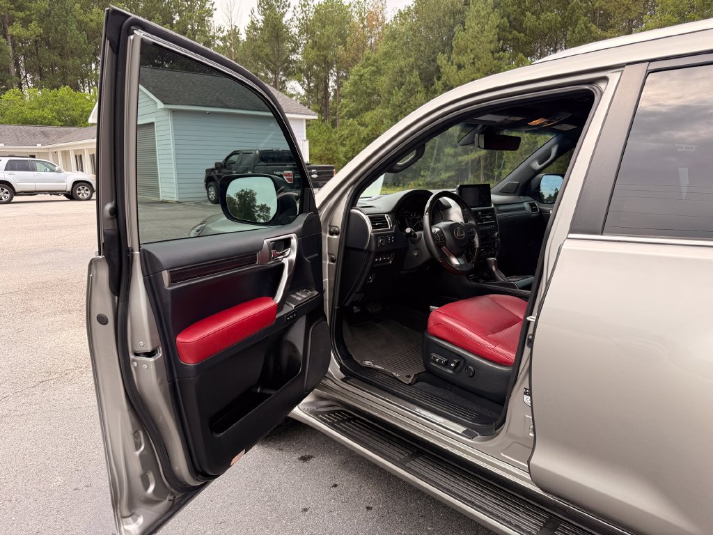 Used 2023 Lexus GX 460 Luxury w/ Accessory Package AWD/4WD image 11
