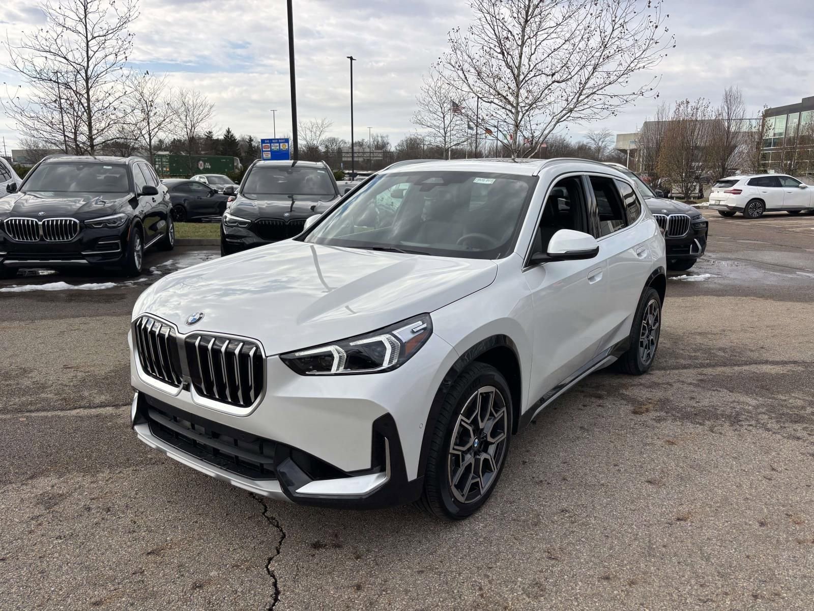 New 2026 BMW X1 xDrive28i w/ Technology Package AWD/4WD image 3