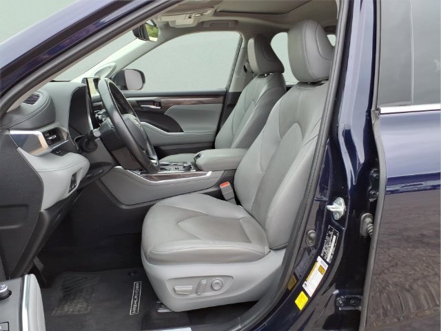 Used 2022 Toyota Highlander Limited AWD/4WD image 12