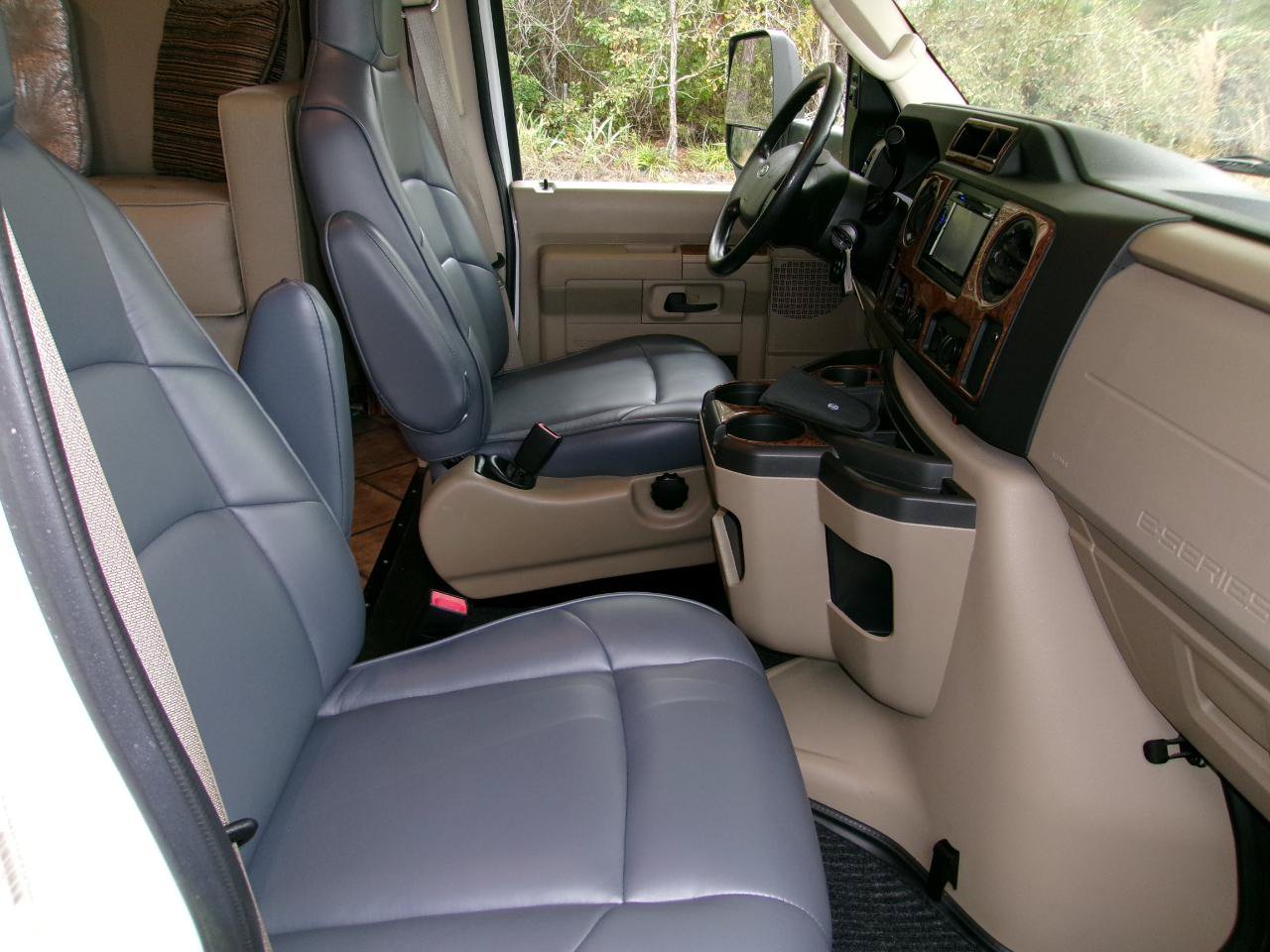 Used 2014 Ford E-450 and Econoline 450 Super Duty w/ Motorhome Prep Package RWD image 12
