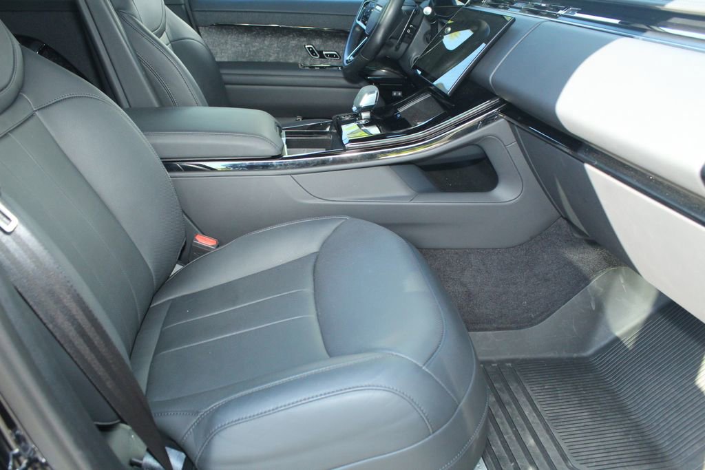 Used 2024 Land Rover Range Rover Sport Dynamic SE image 3