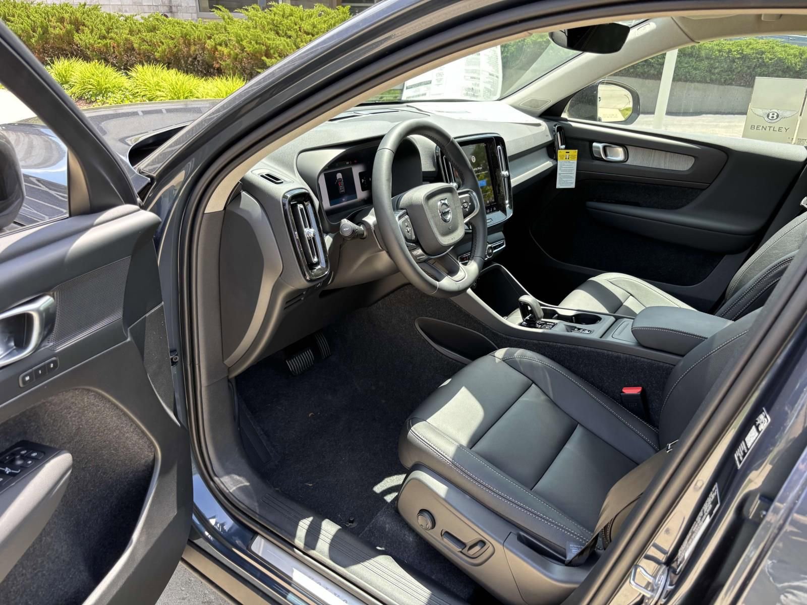 Used 2026 Volvo XC40 B5 Core w/ Protection Package Premier AWD/4WD image 24