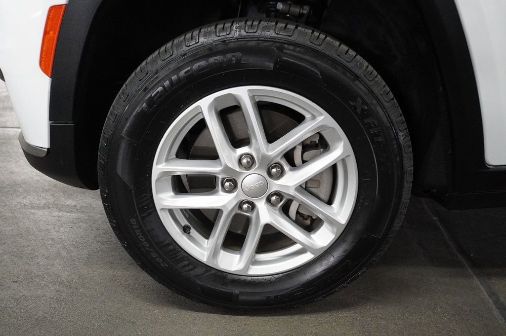 Used 2023 Jeep Grand Cherokee L Laredo image 25