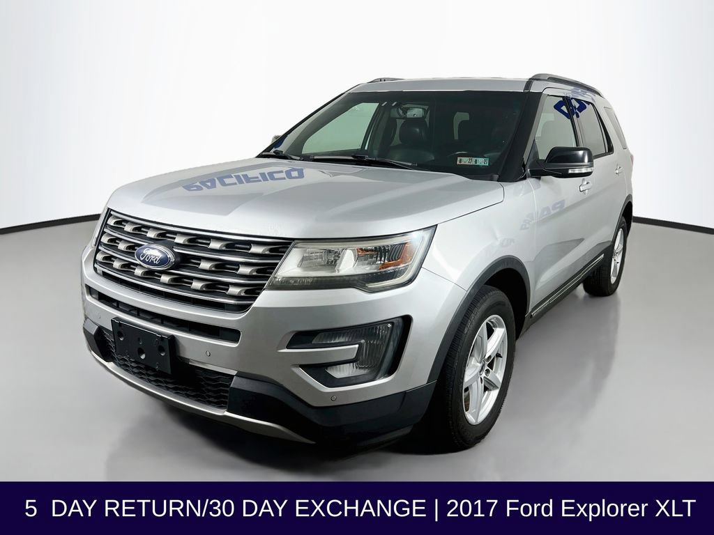 Used 2017 Ford Explorer XLT w/ Equipment Group 202A AWD/4WD image 4