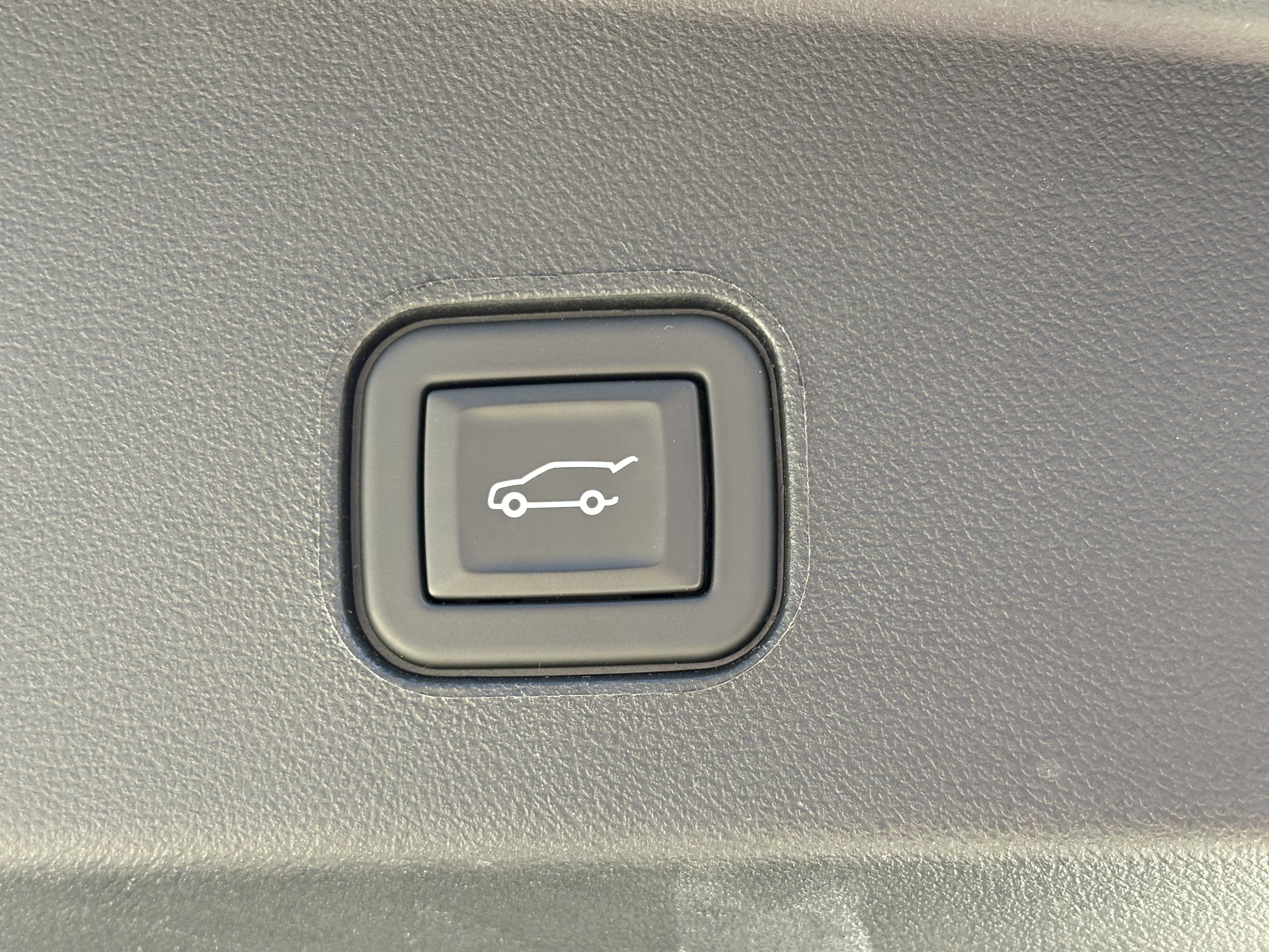 Used 2024 Cadillac Lyriq Luxury image 11