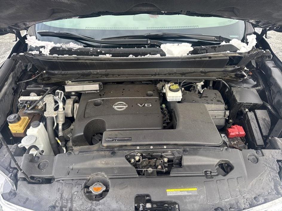 Used 2015 Nissan Pathfinder S image 9