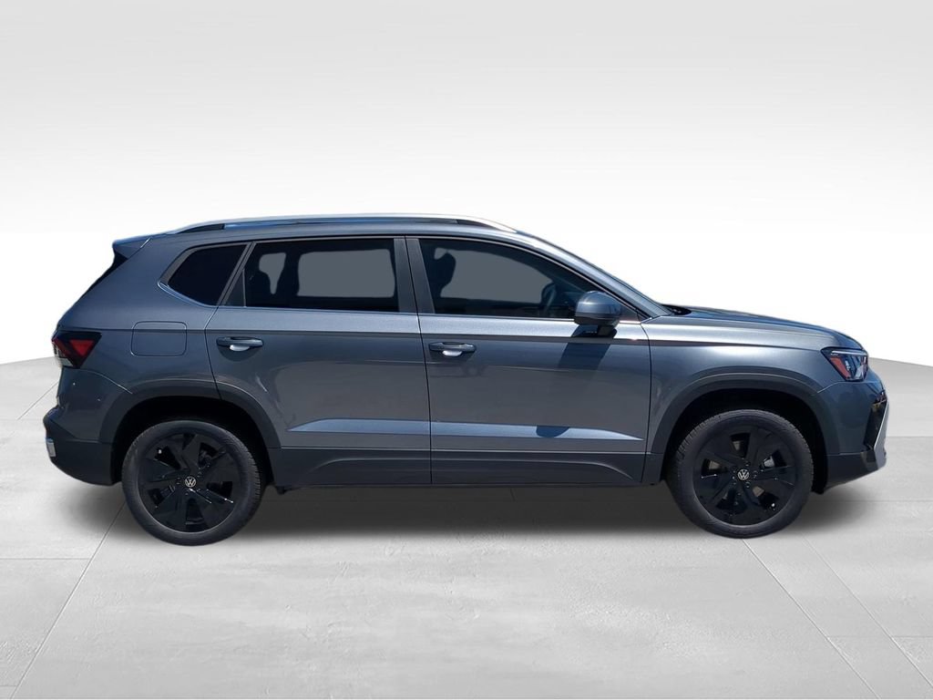 New 2026 Volkswagen Taos SE FWD image 3