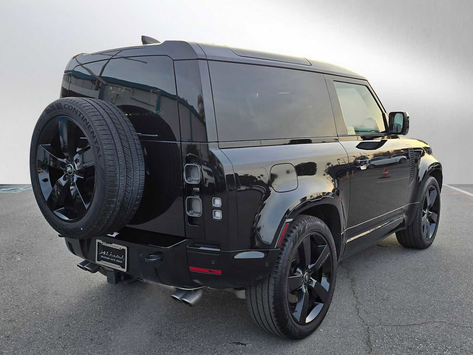 Certified 2024 Land Rover Defender 90 V8 image 5