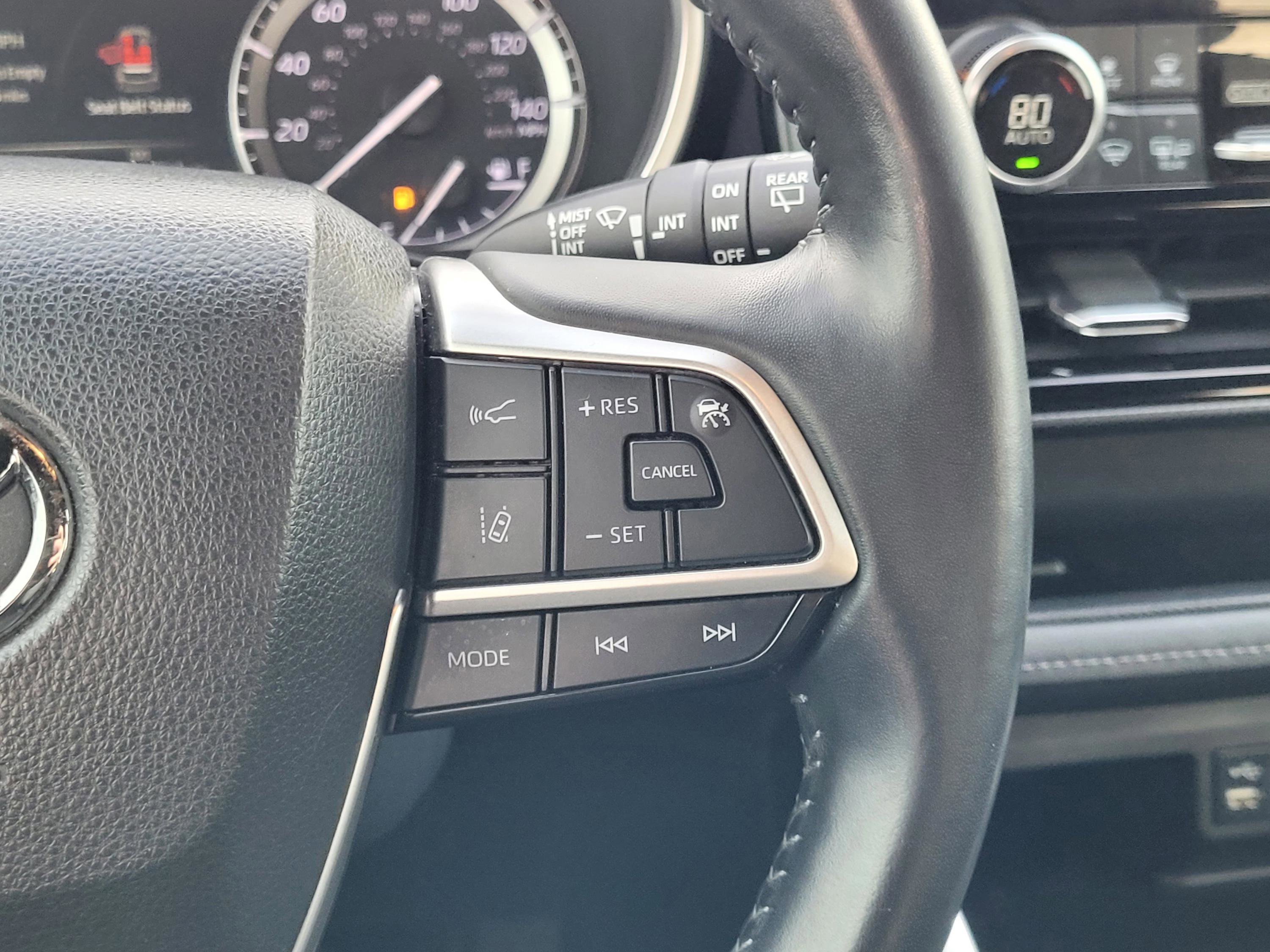 Used 2022 Toyota Highlander XSE image 13