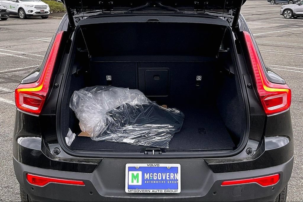 New 2026 Volvo XC40 B5 Ultra w/ Protection Package Premier AWD/4WD image 8