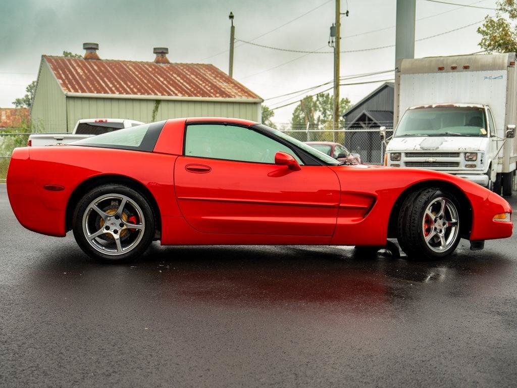 Used 2001 Chevrolet Corvette Coupe w/ Preferred Equipment Group2 RWD image 2