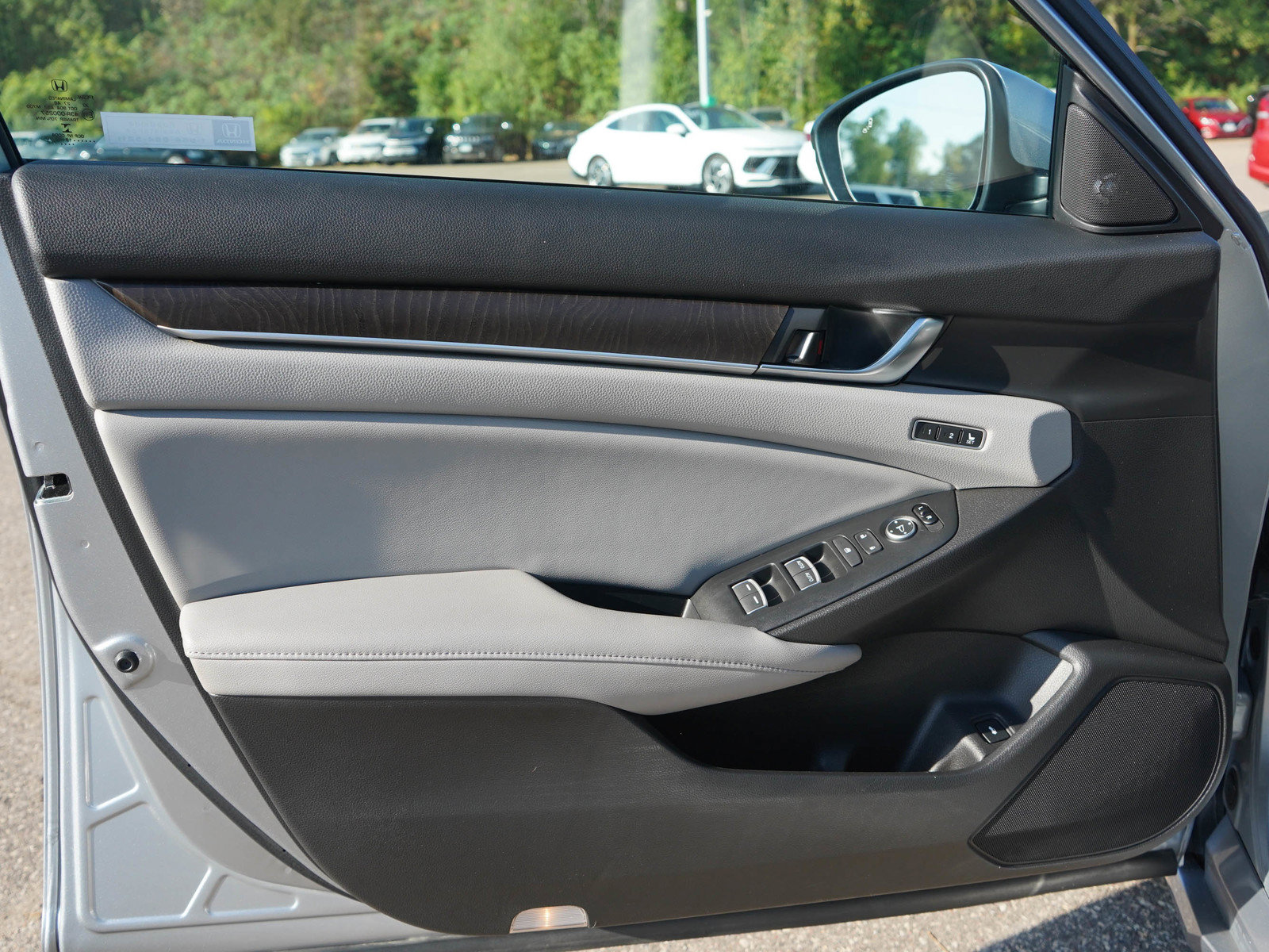 Used 2018 Honda Accord EX-L image 18