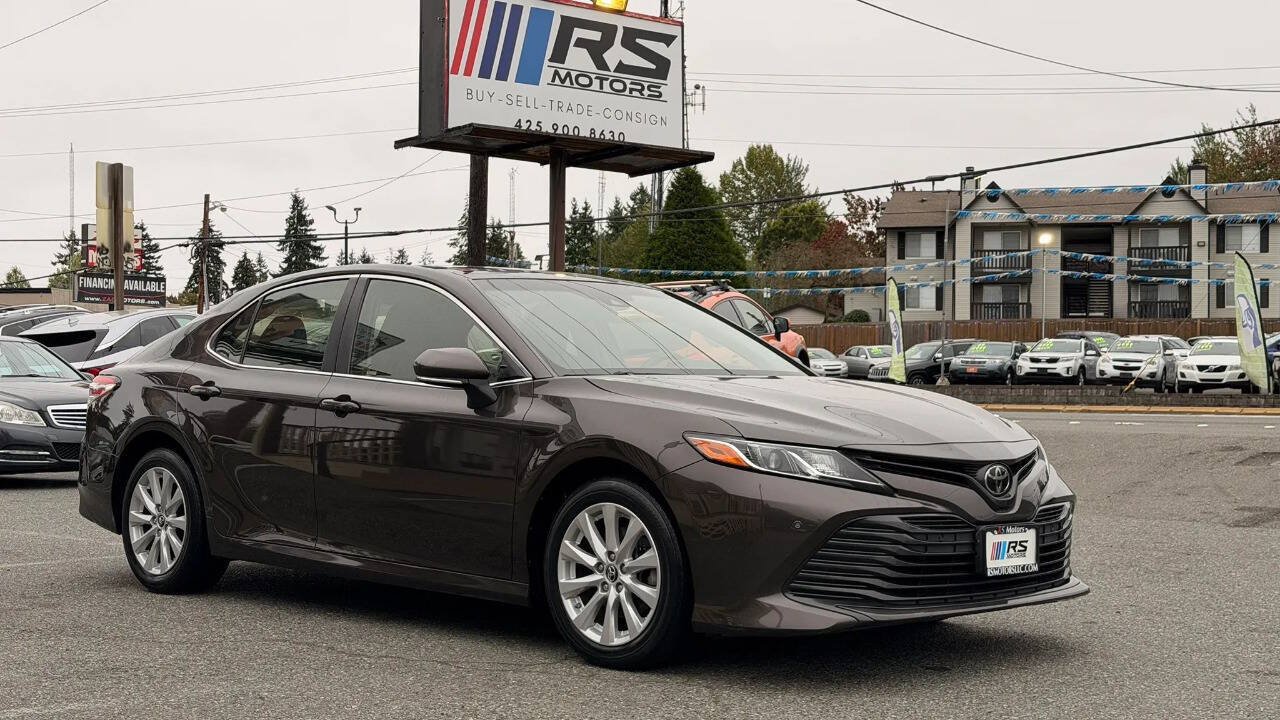 Used 2018 Toyota Camry LE w/ Moonroof Package FWD image 7