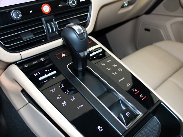 Used 2025 Porsche Macan image 17