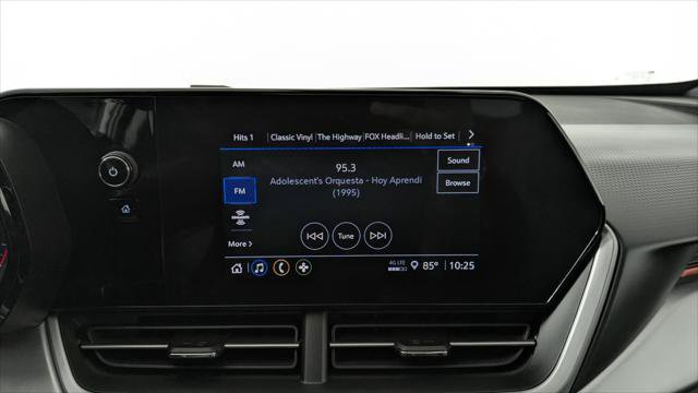 Used 2025 Chevrolet Trax RS w/ Sunroof Package FWD image 31