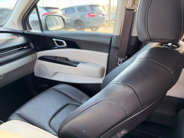 Used 2022 Kia Carnival EX FWD image 18