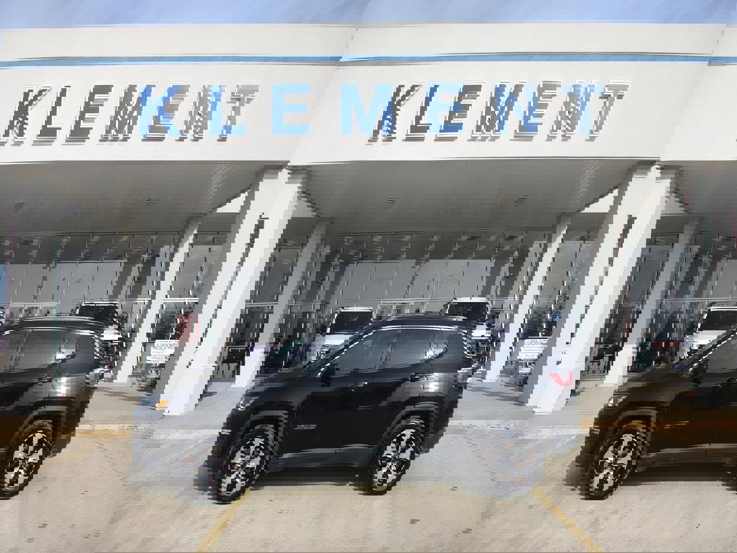 Used 2018 Jeep Compass Latitude w/ Popular Equipment Group image 1