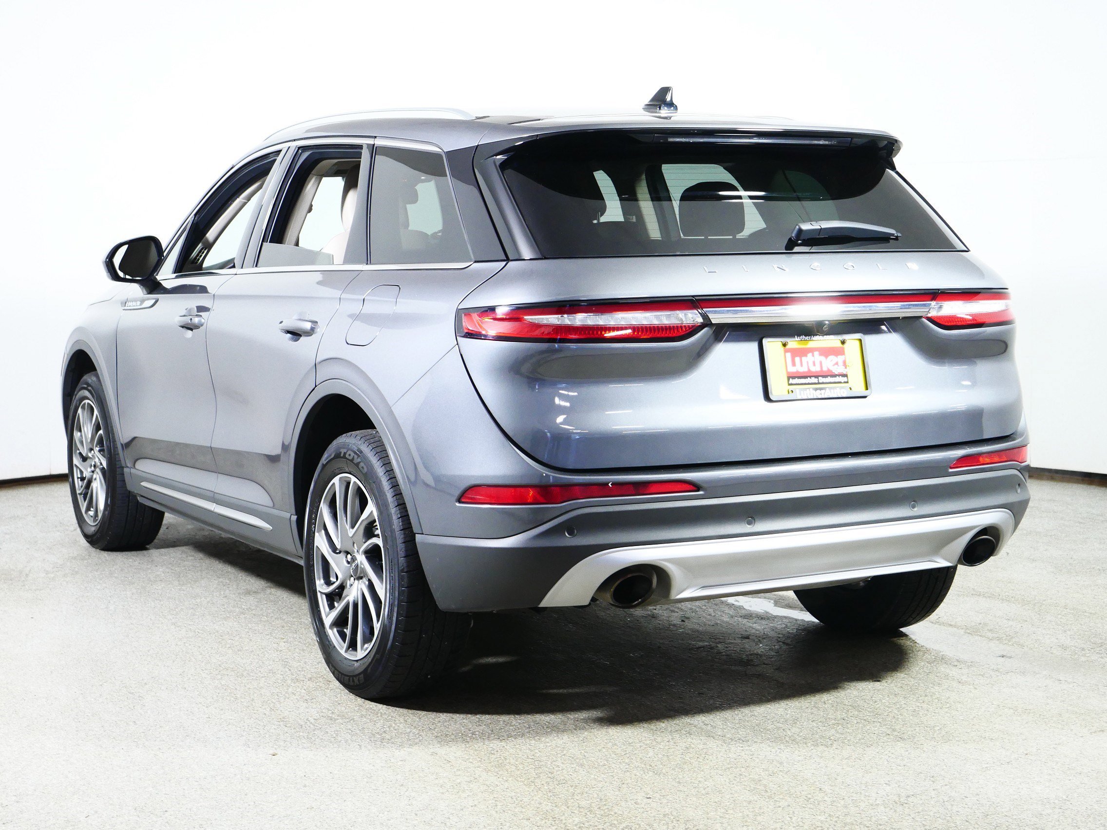 Used 2021 Lincoln Corsair AWD w/ Equipment Group 101A image 5
