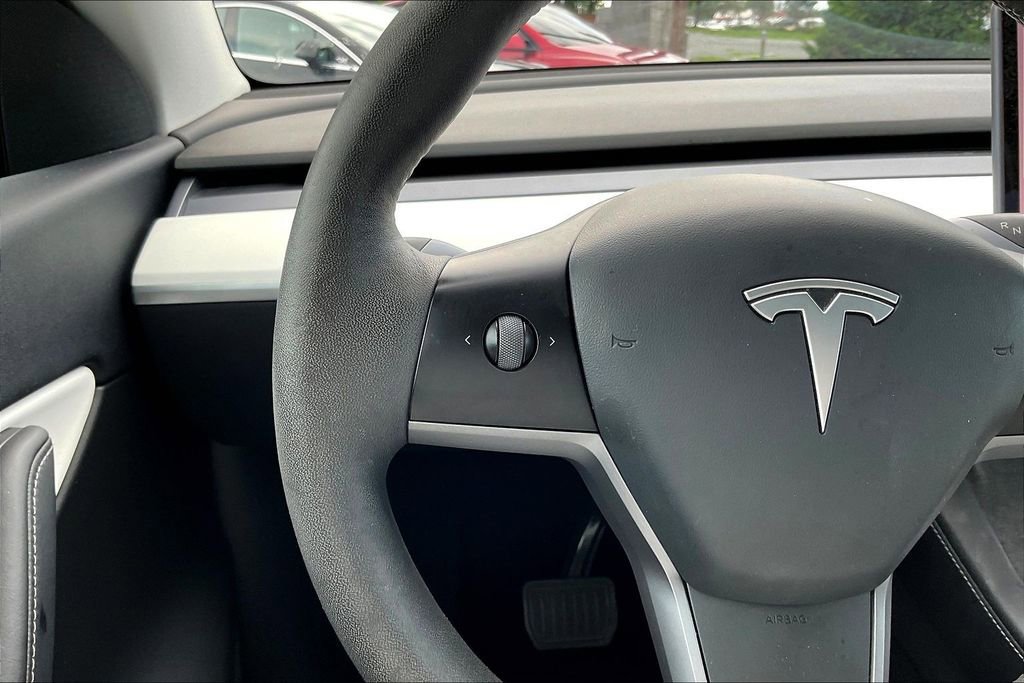 Used 2021 Tesla Model Y 2WD image 11