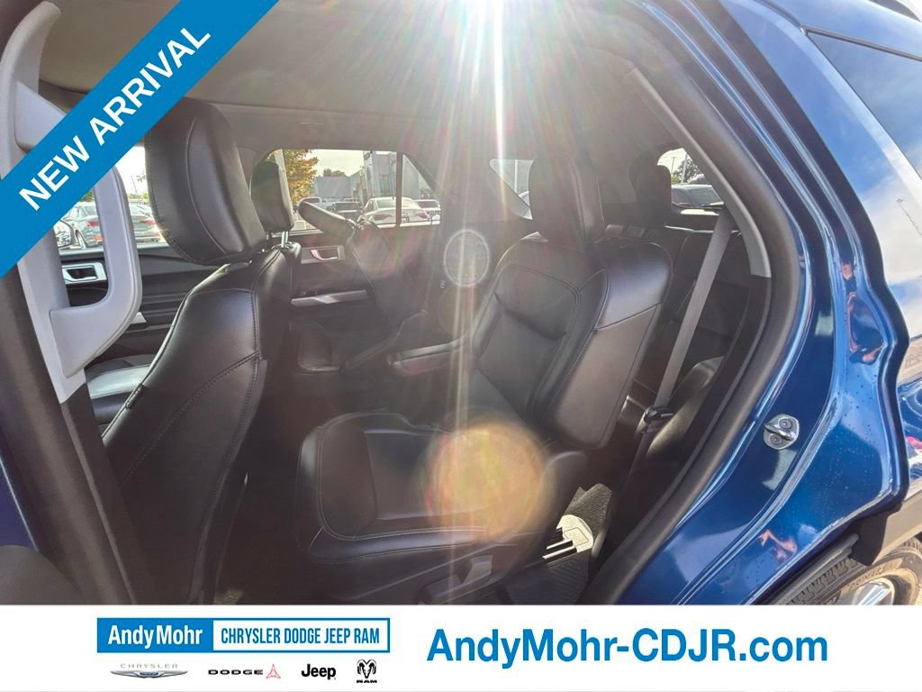 Used 2021 Ford Explorer Limited w/ Equipment Group 301A AWD/4WD image 16