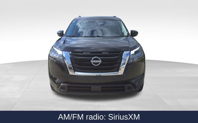 Used 2025 Nissan Pathfinder SV image 2