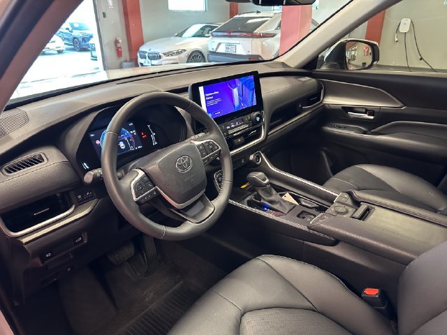Certified 2024 Toyota Grand Highlander AWD image 11