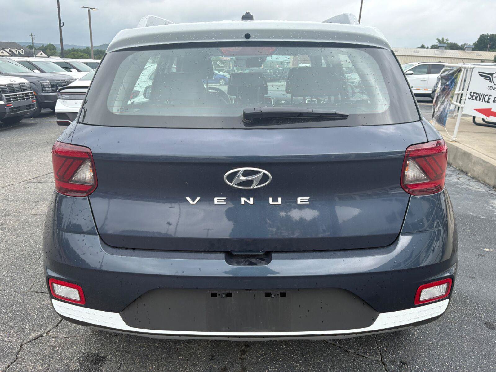 Used 2025 Hyundai Venue Limited FWD image 7