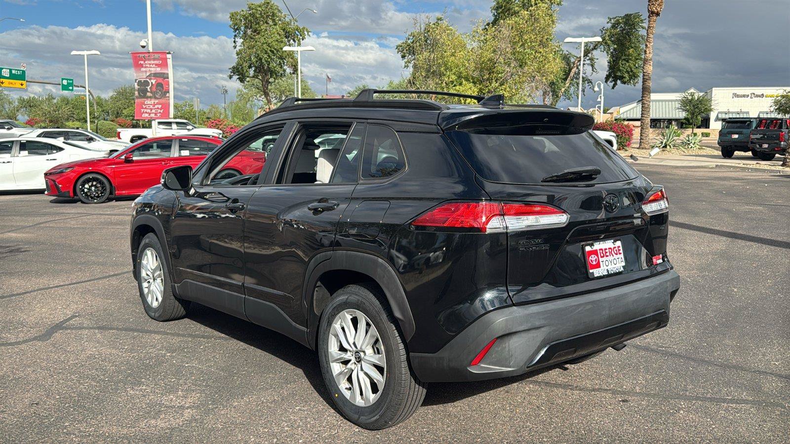 Used 2023 Toyota Corolla Cross LE w/ Black Badges Package (TMS) FWD image 6