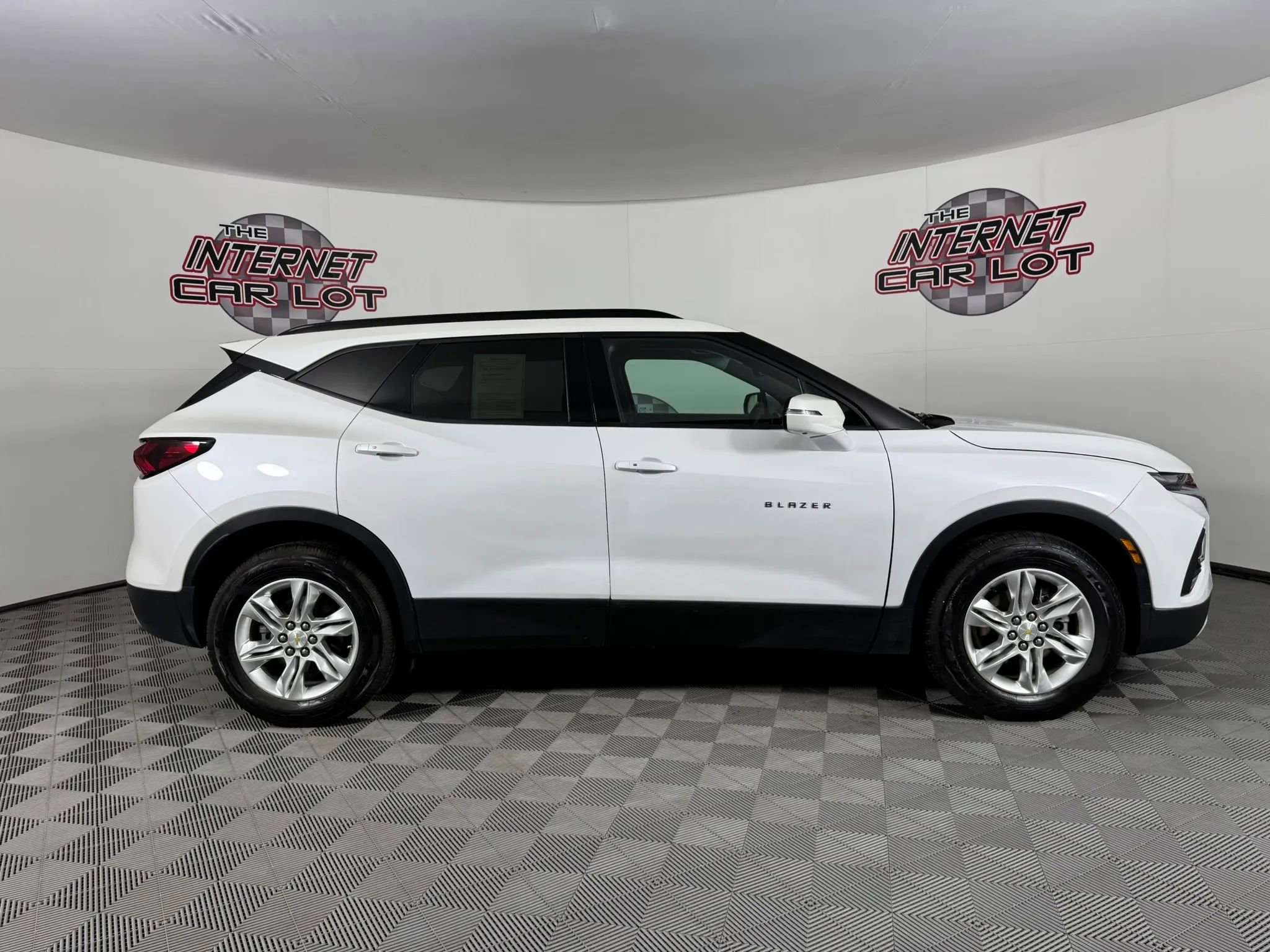 Used 2022 Chevrolet Blazer LT w/ Sound & Technology Package AWD/4WD image 4