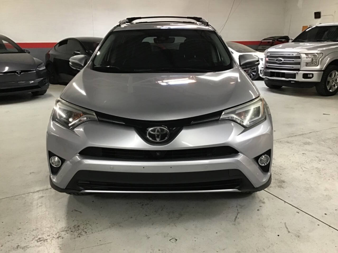 Used 2017 Toyota RAV4 Platinum FWD image 2