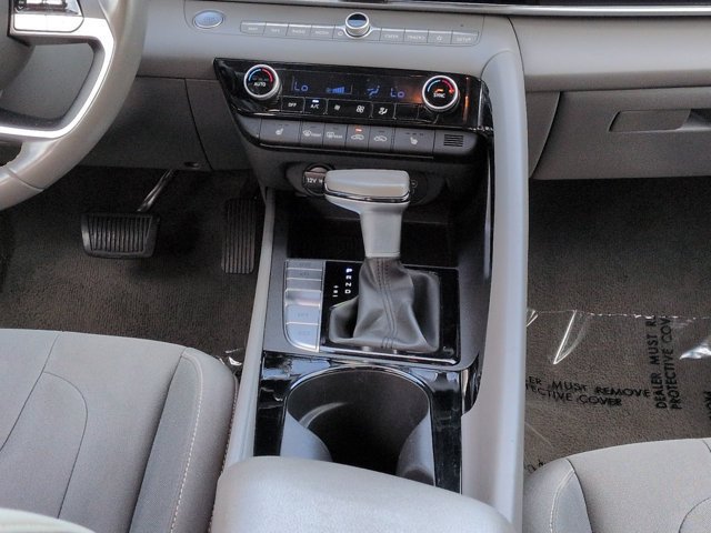 Used 2025 Hyundai Elantra SEL FWD image 17