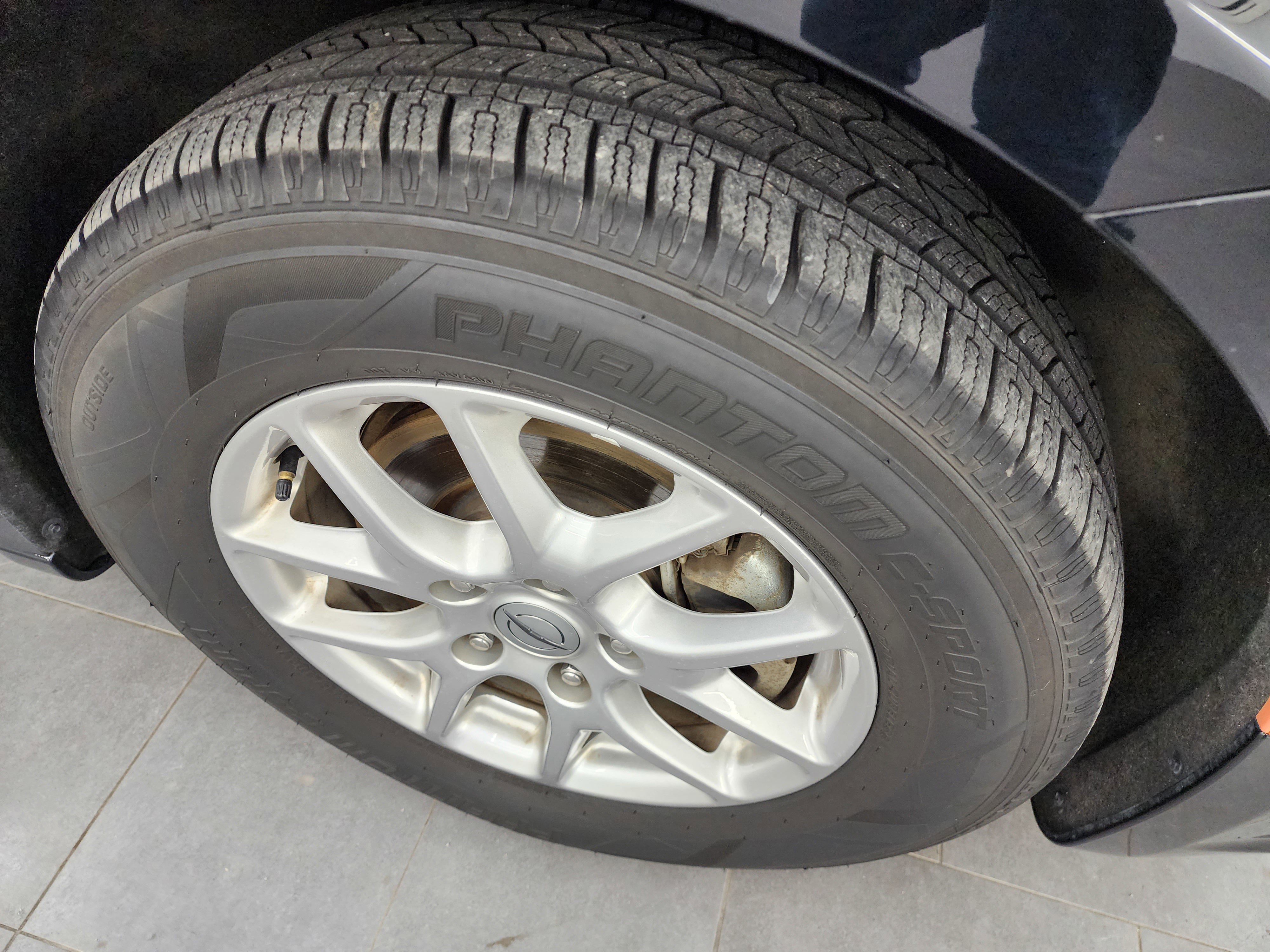 Used 2024 Chrysler Pacifica Touring-L FWD image 3