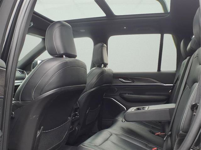 Used 2023 Jeep Grand Cherokee Overland image 15