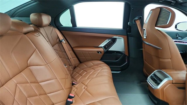 Used 2023 BMW 740i w/ Executive Package image 24