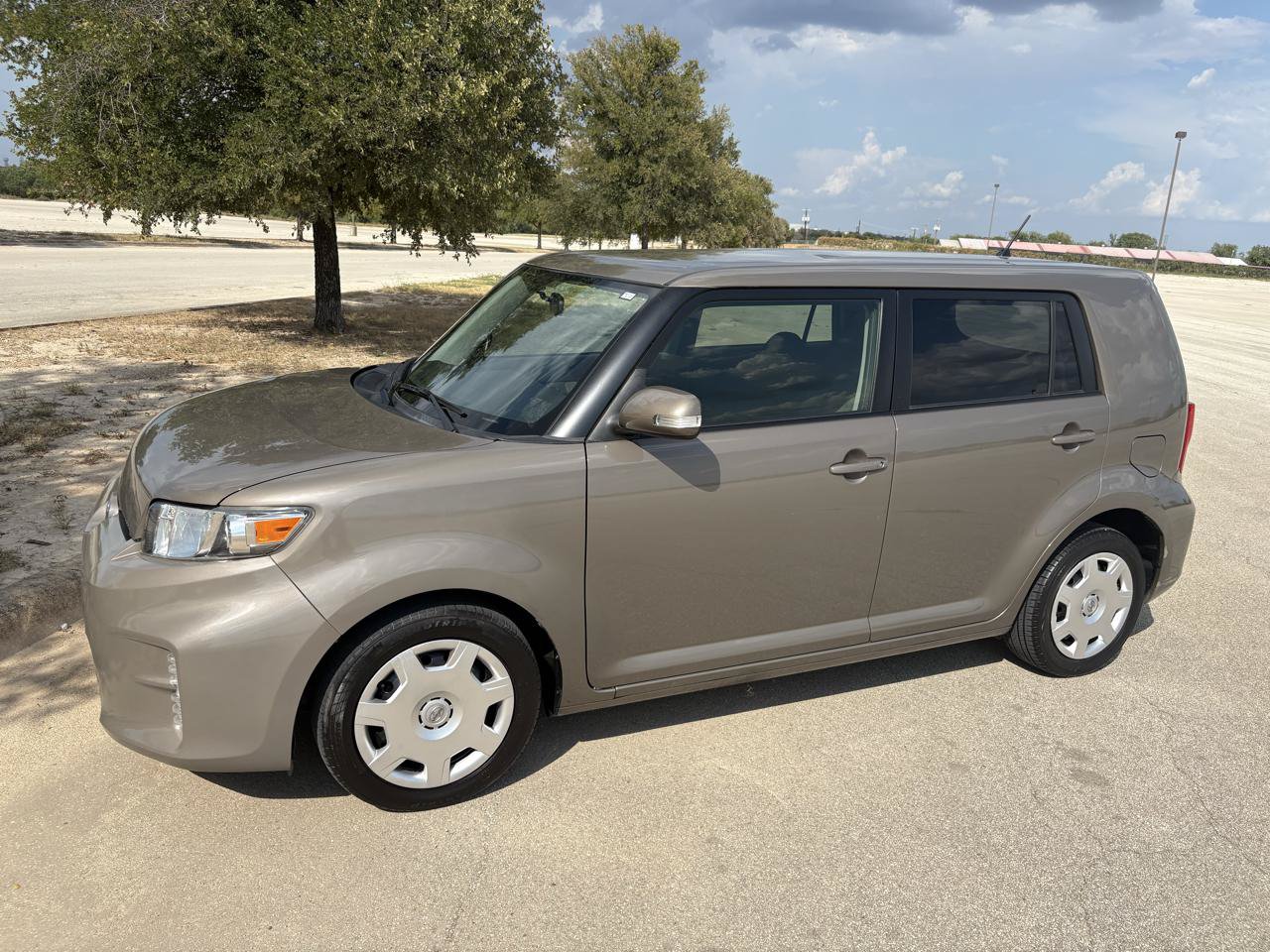 Used 2013 Scion xB FWD image 4