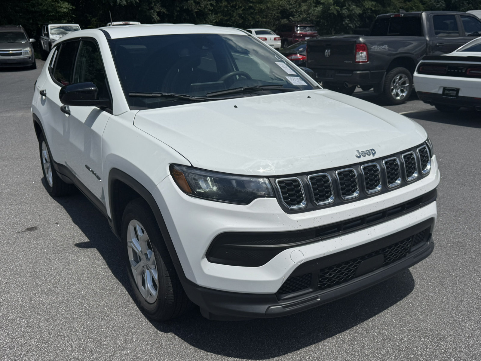 Used 2024 Jeep Compass Sport AWD/4WD image 3