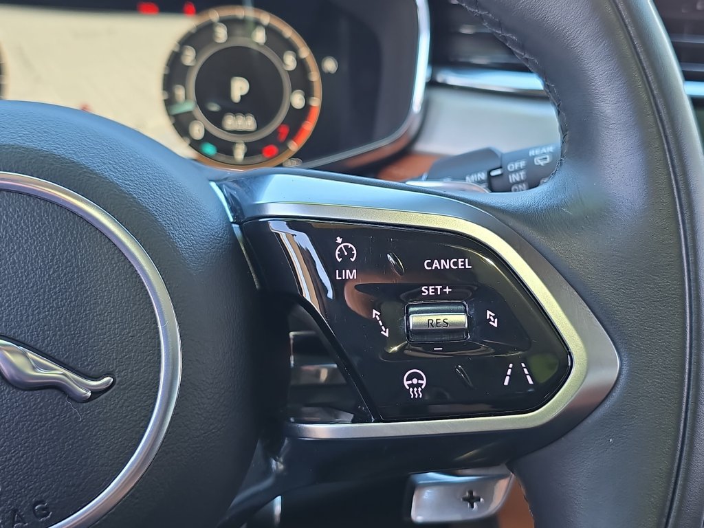 Certified 2025 Jaguar F-PACE R-Dynamic S AWD/4WD image 18
