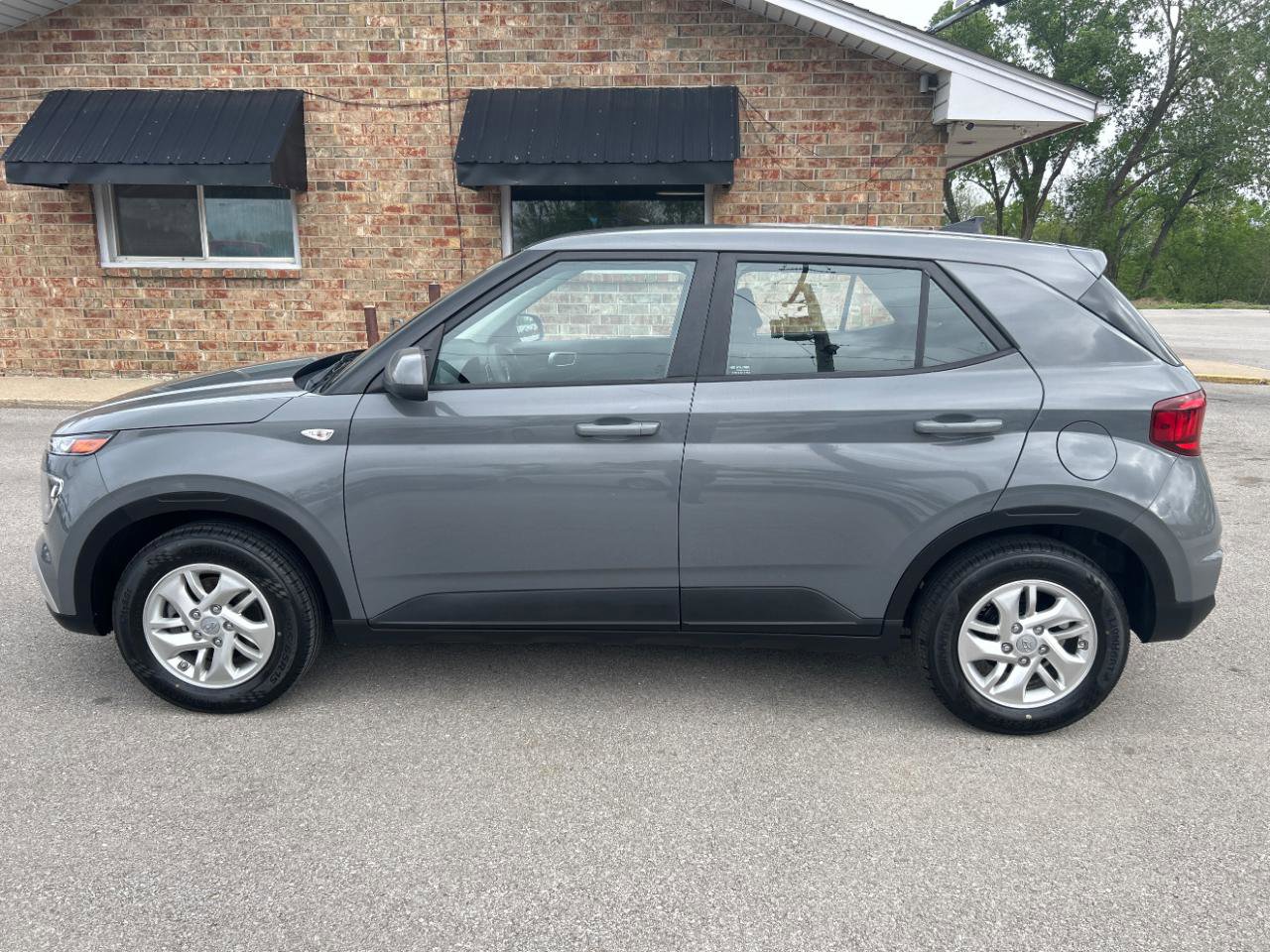 Used 2021 Hyundai Venue SE FWD image 10