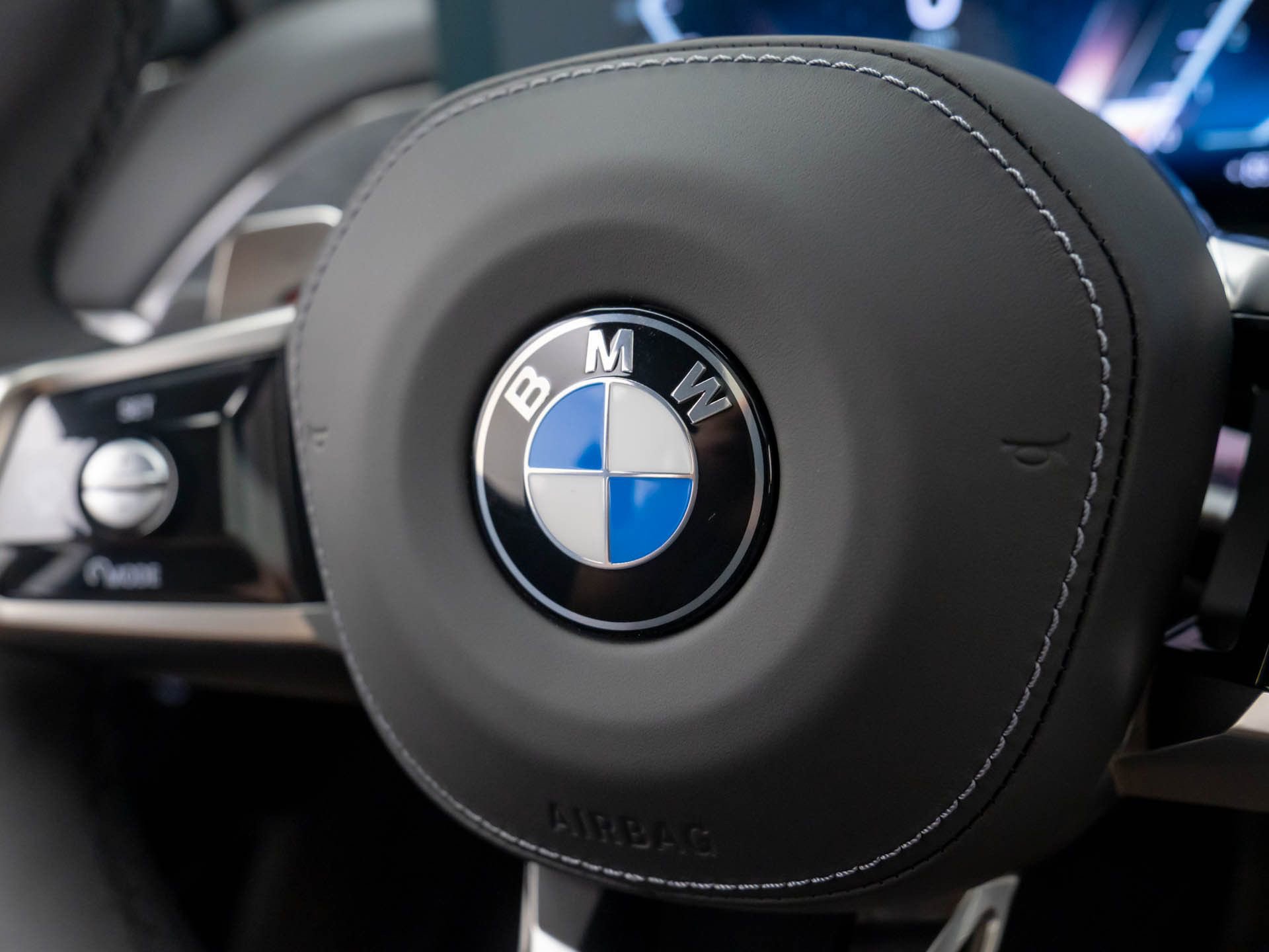 Used 2025 BMW 760i xDrive image 27