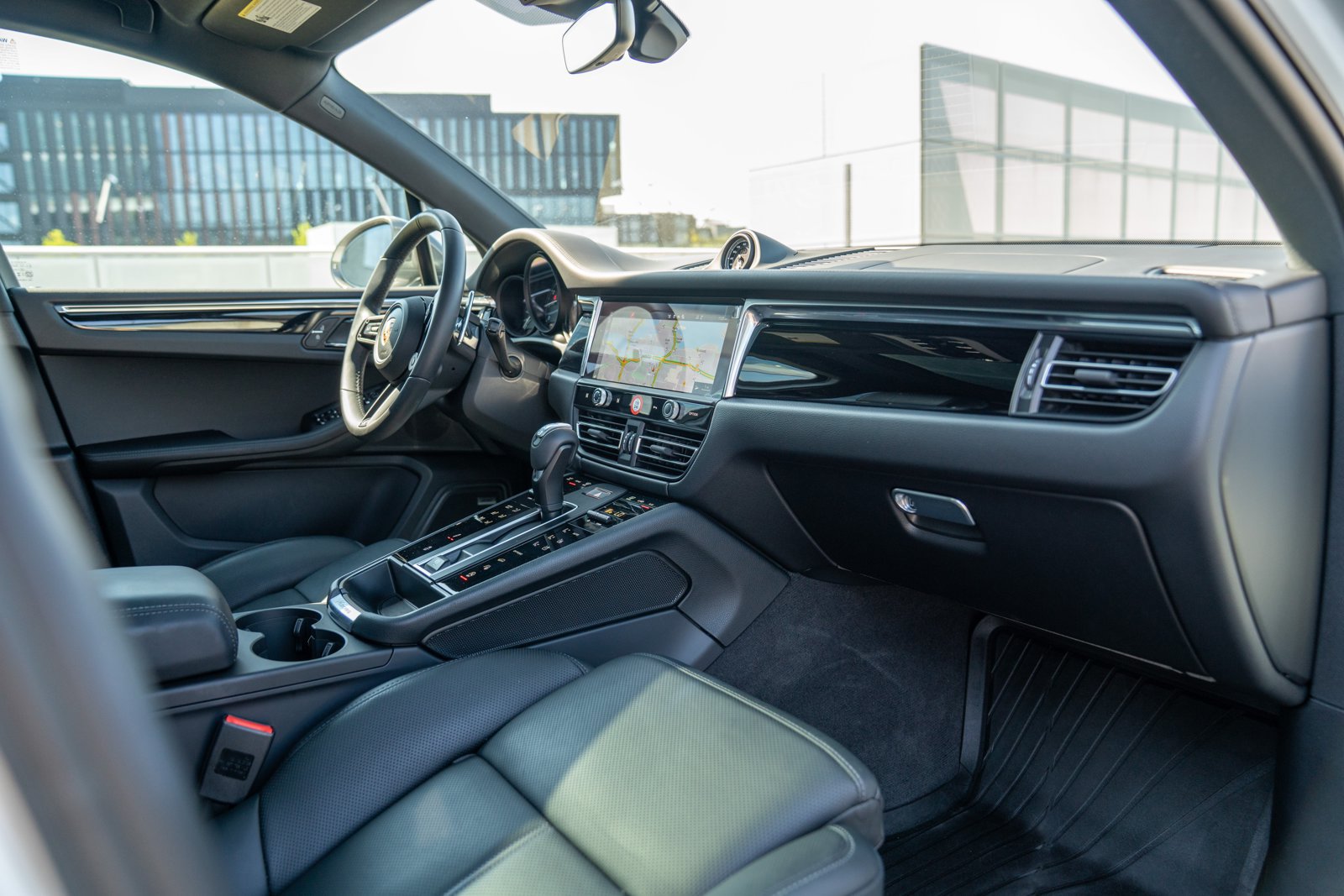 Certified 2026 Porsche Macan Turbo AWD/4WD image 26
