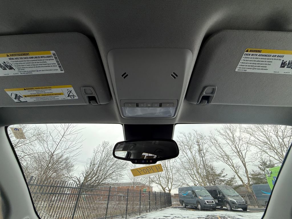 Used 2022 Chevrolet Trax LT w/ LT Convenience Package image 28