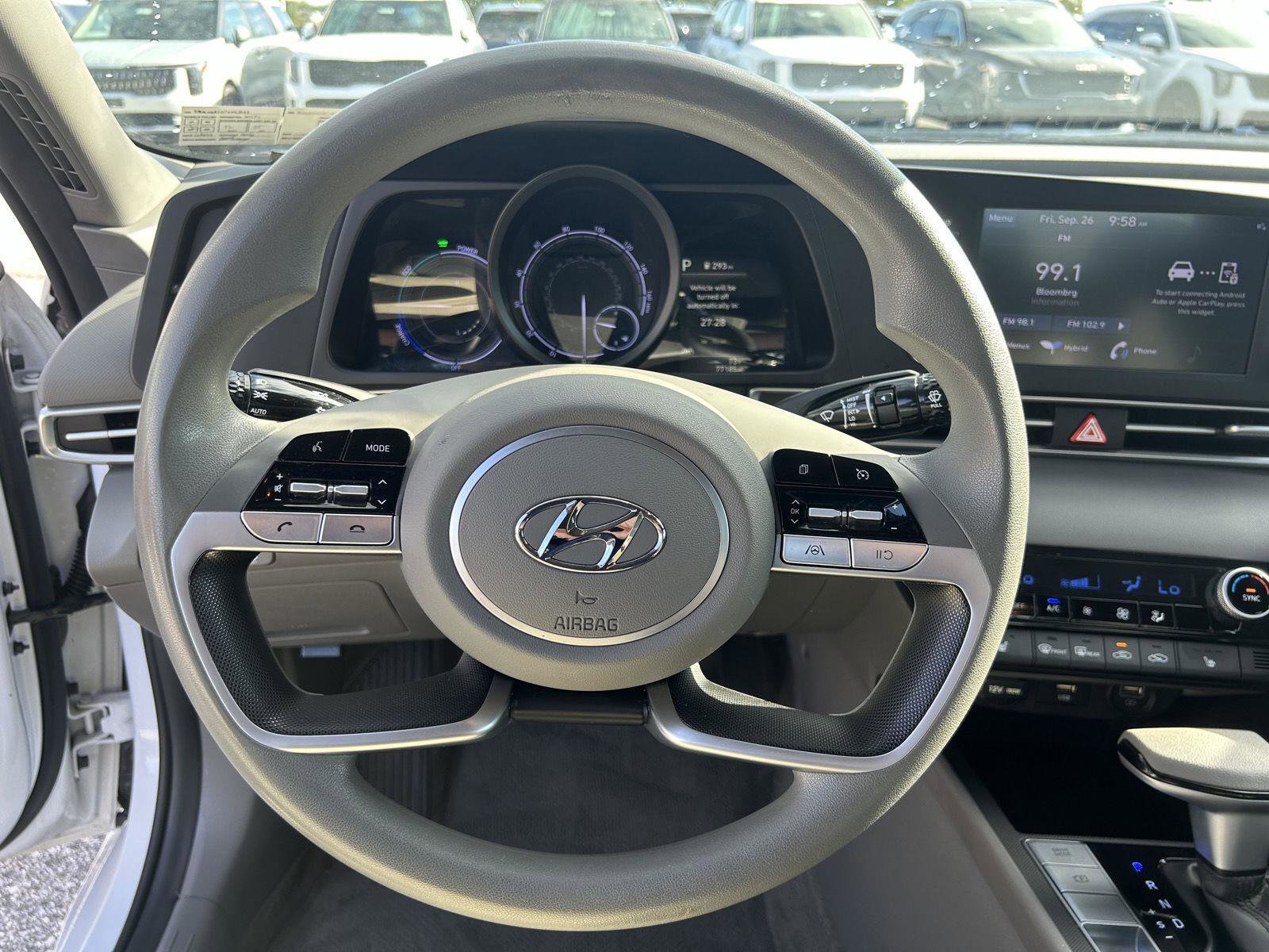 Used 2023 Hyundai Elantra Blue image 8