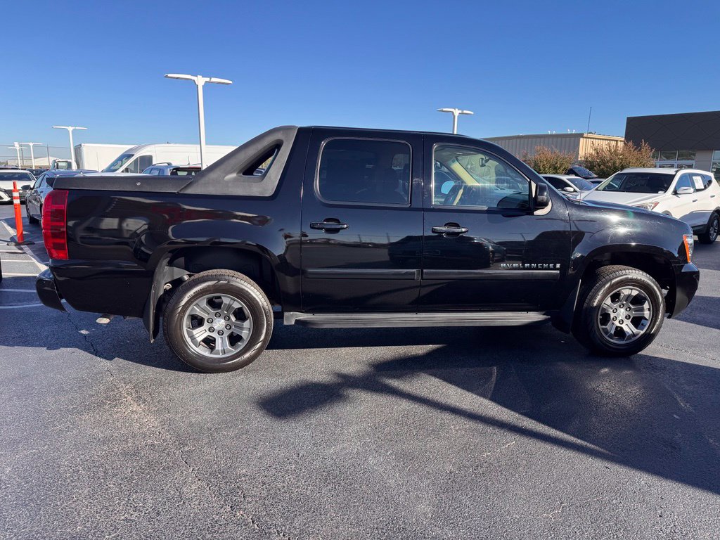 Used 2008 Chevrolet Avalanche LT w/ LT Preferred Equipment Group AWD/4WD image 6