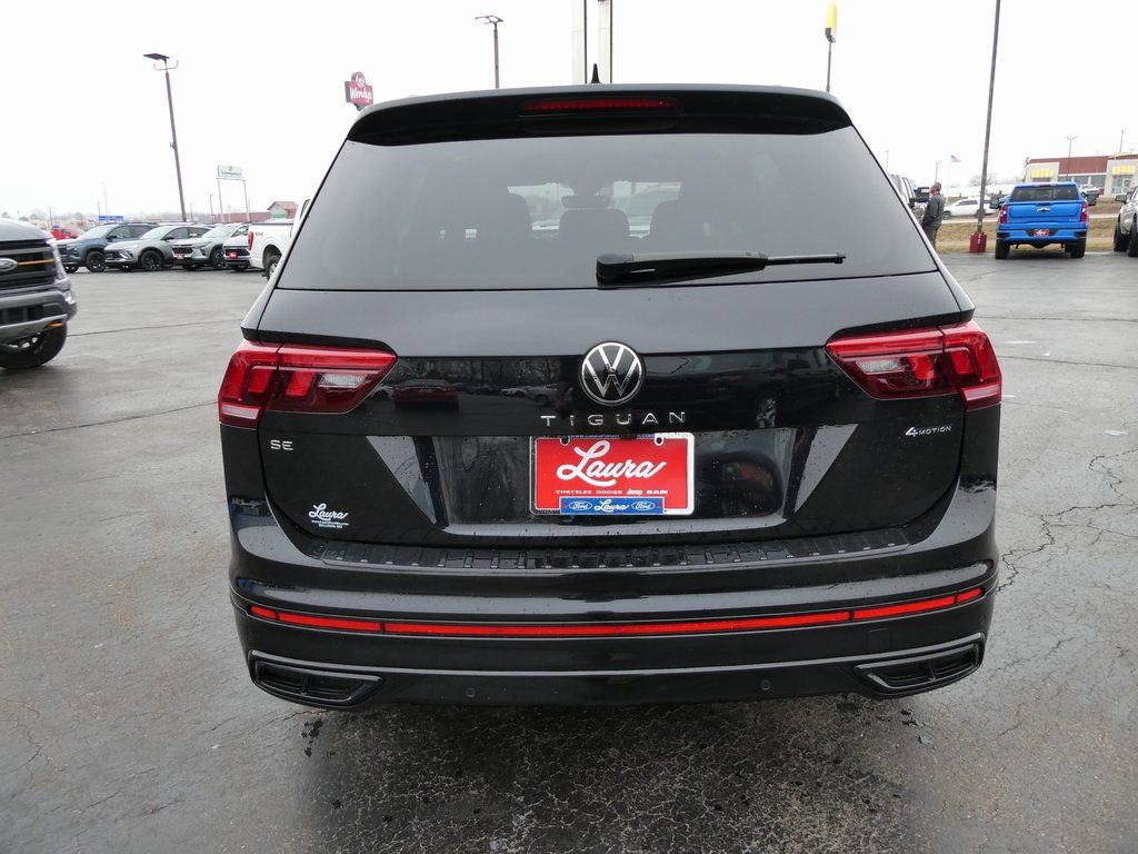 Used 2024 Volkswagen Tiguan SE R-Line image 5