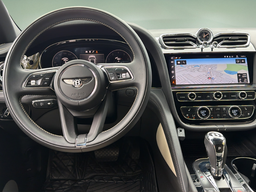 Used 2022 Bentley Bentayga AWD/4WD image 16