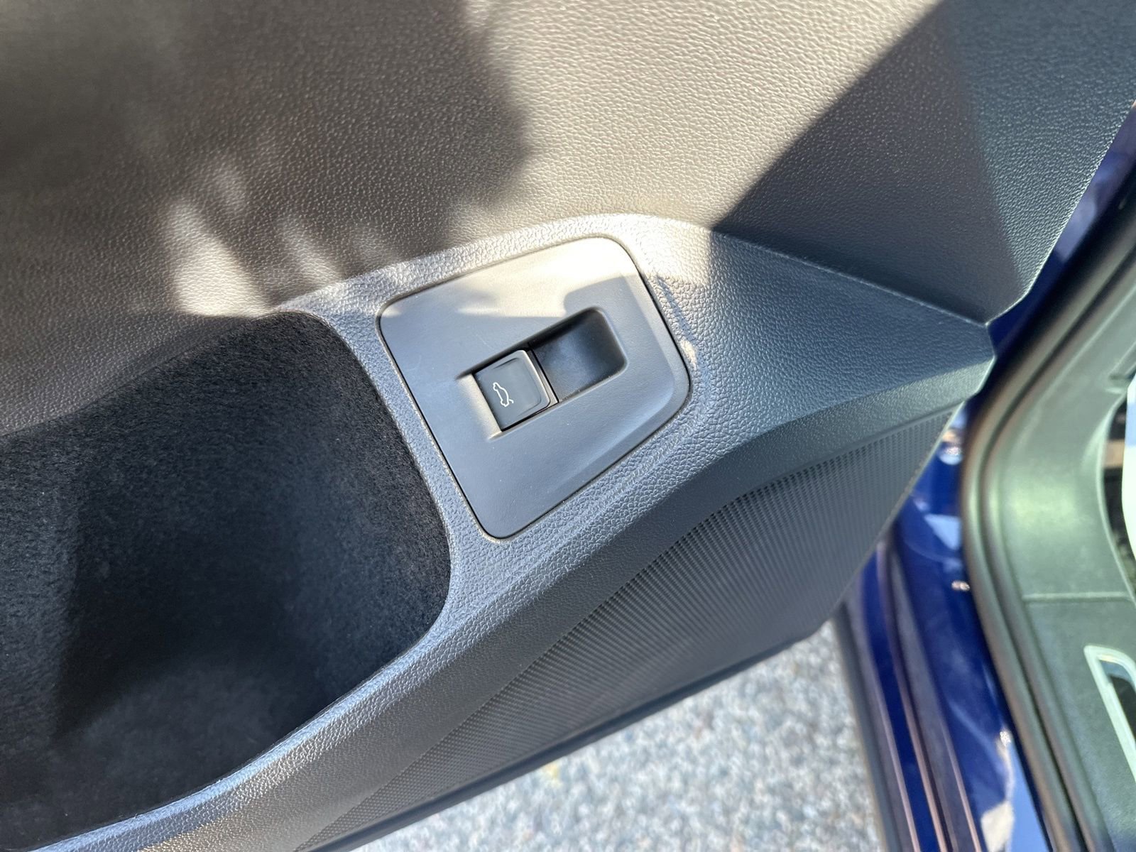 Certified 2022 Volkswagen Tiguan SEL R-Line image 20