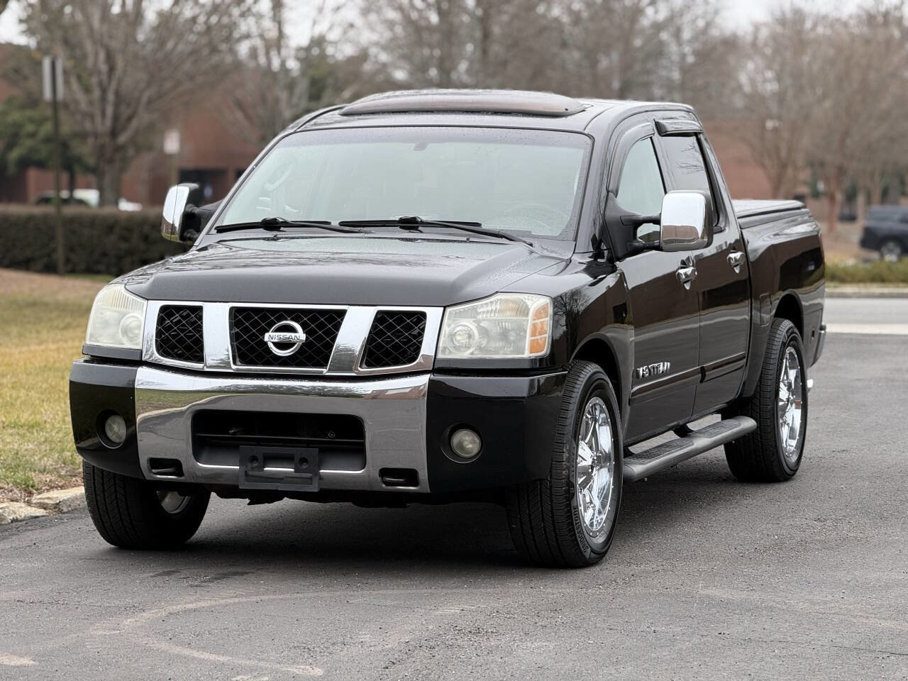 Used 2006 Nissan Titan LE w/ (U01) Nissan Navigation Pkg RWD image 2
